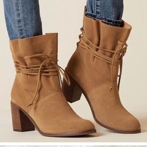Toms Mila Toffee Wrap Laces Suede stacked Block 3” Heel Boots 10 Pristine $98